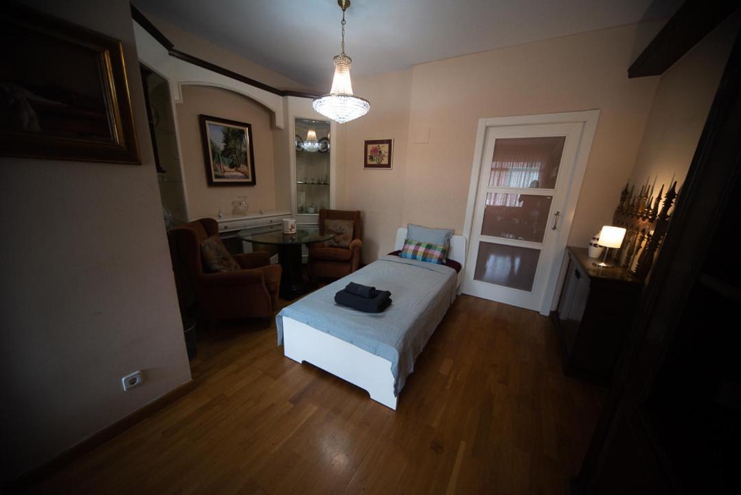 Traditional Rooms In Eixample Barcelona Exterior foto